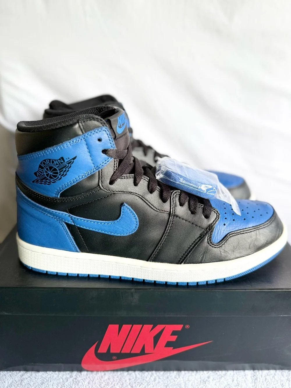 AUTHENTIC Jordan 1 Retro High OG Royal size 11 555088-007 2017 PRE-OWNED
